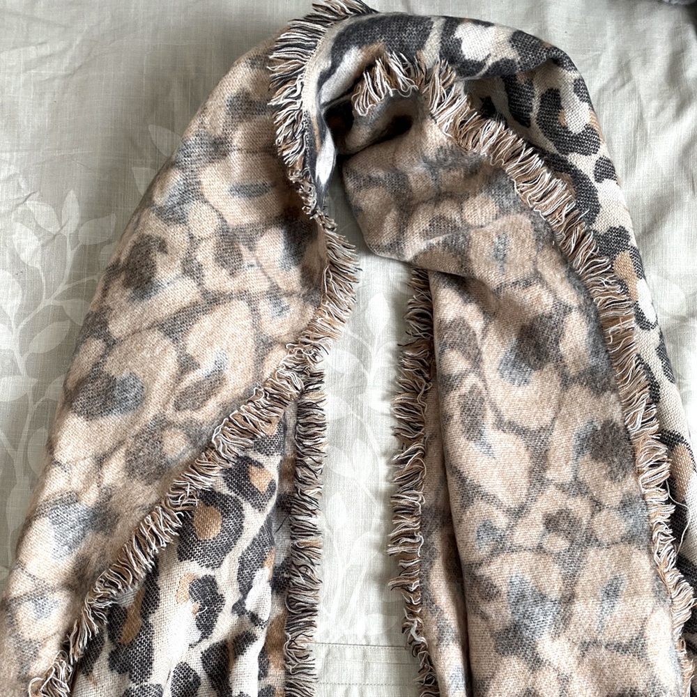 Scarf - Picture 2 of 3